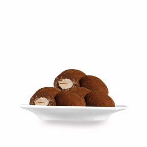 Mandulás–fahéjas tejcsokoládé praliné tányéron tálalva