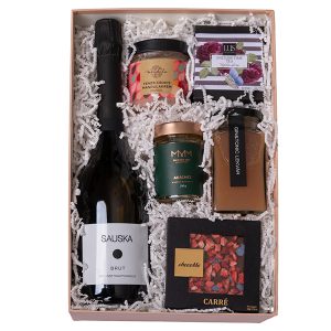 sauska pezsgős ajándékcsomag gourmet termékekkel